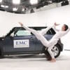 車体に26人?! ギネス新記録達成 動画キャプチャ