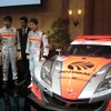 ARTA HSVと武藤英紀（右）、小林崇志（左）