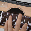 iPad用の「GarageBand」。画面にタッチしてバーチャルなチョーキングも！ iPad用の「GarageBand」。画面にタッチしてバーチャルなチョーキングも！