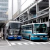 高速バス乗り場。切符売り場に長い列があるが、乗り場に混雑はない（23日昼過ぎ）