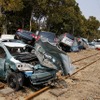 東日本大震災 街には被災したクルマが転がる