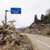 東日本大震災 被災者に物資を配る大阪泉南市の市議