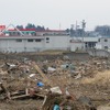東日本大震災 高台の道路を津波が通過していった