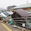 東日本大震災 冠水で道路が寸断されたままの石巻