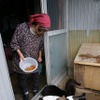震災直後は食欲をなくしていたという田代島の猫たち。今では以前にも増して食欲旺盛だという