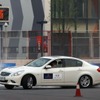 インフィニティ FX と G37 に試乗するベッテル選手