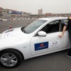 インフィニティ FX と G37 に試乗するベッテル選手