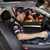 インフィニティ FX と G37 に試乗するベッテル選手