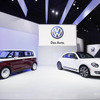 VWブリ（向かって左）とザ・ビートル（ニューヨークモーターショー11）
