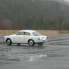 リヤバンパーから滴る水で雨の強さがわかるだろうか。走るのはアルファロメオ・ジュリエッタ・スプリント