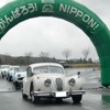 ジムカーナ後、次の競技場所へスタートするジャガーXK140