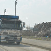 被災地では瓦礫の撤去作業にダンプトラックが活躍している（参考画像）