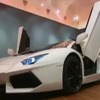 ランボルギーニ・アヴェンタドール、博物館で組み立て（動画キャプチャ）