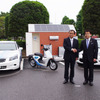 ホンダはさいたま市と連携し、EVやコジェネを核とした「スマートホーム」の実証実験をおこなう。伊東社長（左）と清水さいたま市長（右）