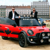MINIはウィーンで開催されたエイズ撲滅イベントで、ファッションブランドとコラボレーションしたモデルを公開