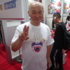 【TGS2009】NTTドコモ内のハドソンブースで高橋名人に会える！写真撮影や握手もOK！ 【TGS2009】NTTドコモ内のハドソンブースで高橋名人に会える！写真撮影や握手もOK！