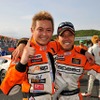 SUPER GT 岡山戦。GT300クラス優勝の吉本（向かって左）/星野組