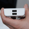 おくだけ充電に対応する「ポケットチャージャー02」。ケータイへの充電はUSBケーブルで行う おくだけ充電に対応する「ポケットチャージャー02」。ケータイへの充電はUSBケーブルで行う