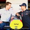 日産のサイモン・スプロール副社長とベッテル選手