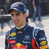 4日に行われたレッドブルF1のショーラン。レットブル契約アスリートによるアクロバット飛行も行われている。