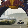 4日に行われたレッドブルF1のショーラン。レットブル契約アスリートによるアクロバット飛行も行われている。