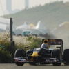 4日に行われたレッドブルF1のショーラン。レットブル契約アスリートによるアクロバット飛行も行われている。
