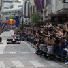 ［写真蔵］日本初、横浜元町でF1マシンが公道走行