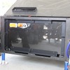パネルをはずしたところ。カーボンケースに覆われたバッテリーユニットがみえる