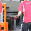 充電済みのユニットを挿入。あとは逆の手順で組み立て