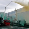 福島第一原子力発電所1号機タービン建屋への飛散防止剤散布風景（5月27日）