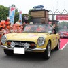 今回唯一の国産車、ホンダS800も子供たちの歓声とともにスタート。