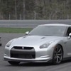 アプリリア、日産 GT-R とサーキット対決［動画］