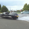 3輪車で豪快なバーンナウト…モーガン3ホイーラー［動画］