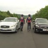レッドブルレーシングのF1ドライバー、セバスチャン・ベッテル選手とマーク・ウェバー選手がインフィニティM(日産フーガ）をテストドライブ