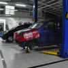 TUNAS DAIHATSU店舗裏にある整備工場のようす