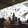 「CEATEC JAPAN　2010」。巨大な3D LEDディスプレイが設置されているソニーブースのメインステージ