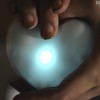 相手の心理状態に応じて、搭載されているLEDの色が変化