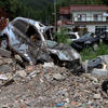 私有地にある被災車両の撤去はまだ完了していない。女川町（7月下旬）