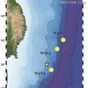 今回の調査の海域マップ。星印が震源、黄色丸印が調査海域