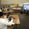 通常航空機のペイントは3ft（約1m）の距離からチェックされるのに対してクルマは1cmのクオリティを要求される。ビジネスジェットの場合特注でしか用いられないクリアコートを全機に用いる等、ホンダジェットは量産車の塗装クオリティで仕上げられるのも大きな特徴。