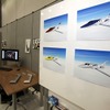 通常航空機のペイントは3ft（約1m）の距離からチェックされるのに対してクルマは1cmのクオリティを要求される。ビジネスジェットの場合特注でしか用いられないクリアコートを全機に用いる等、ホンダジェットは量産車の塗装クオリティで仕上げられるのも大きな特徴。