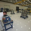 量産機組立ラインは2列5セクションの計10機分のスロットを用意。年間70から100機の生産を可能にする。建屋内部には支柱はない。