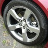 タイヤは前P245/45R20、後P275/ 40R20サイズのサマータイヤ。意外なほど乗り心地がいい。