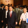 民主党両院議員総会の会場入りする代表選候補者（29日・都内）
