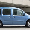 リヤサスの変更によって、全高が2cm低くなっている。リヤドアは手動スライド