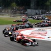 F1イタリアGPスタート直後。先頭はアロンソ、後方で混乱。