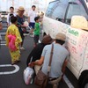 被災地10か所で行われた追悼と復興の花火大会「ライトアップニッポン」イベント会場にて、復興支援車両にたくさんのメッセージが書き込まれた。