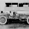 今からちょうど100年前の1911年、第1回インディ500に出走したマシン。当時の優勝記録は平均時速120km/h程度だった。