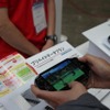 ドコモブースではPSVitaの実機展示やデープランを説明  　