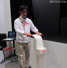 参考展示されていた電動歩行アシストカー。同社の自転車型／一輪車型ロボットの制御技術が活かされている